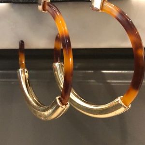 BaubleBar tortoise/gold hoops